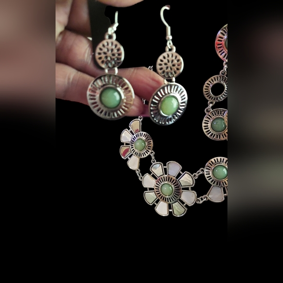 Jewelry - Picture 3 of 3